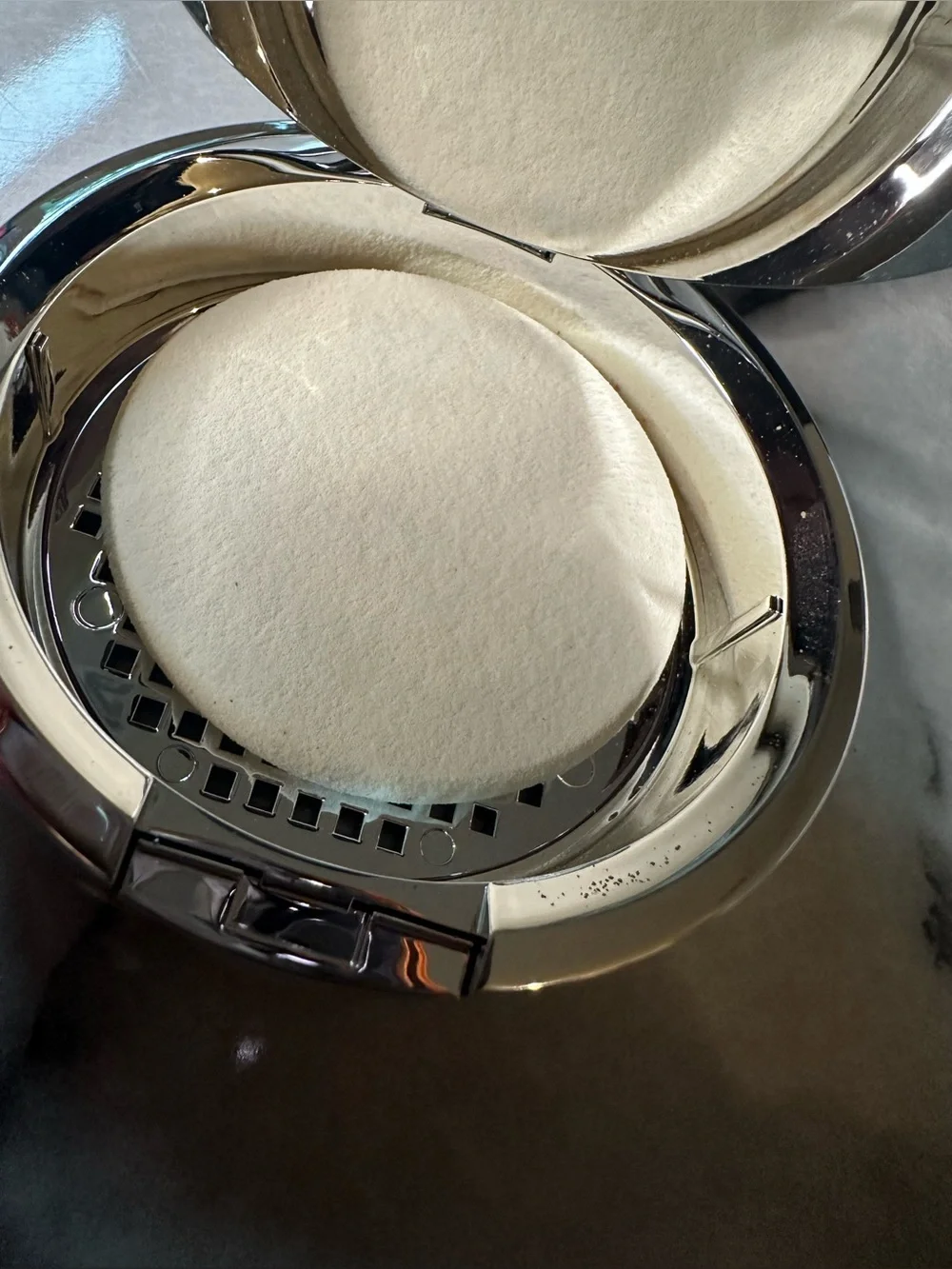 TIGI Compact Face Powder & Liquid Eyeliner Set in Cream and Black